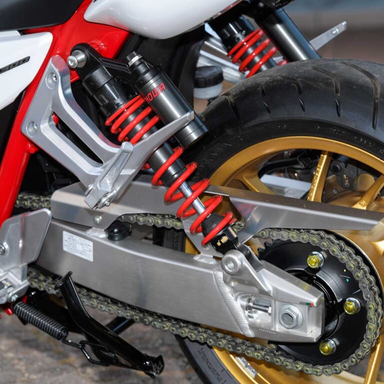 ホンダCB1300SF|ショーワ製サスペンション|ホンダCB1300SF/SB比較試乗インプレ by 丸山浩【STDとSP、選ぶならどちら!?】