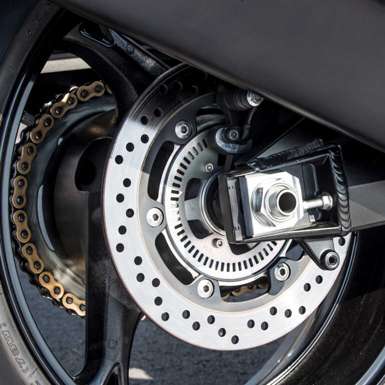 スズキ2代目ハヤブサ('17)|リヤブレーキディスク|スズキ2代目ハヤブサ(’17)あらためて試乗インプレッション【熟成極まる先代の輝きは色褪せず】