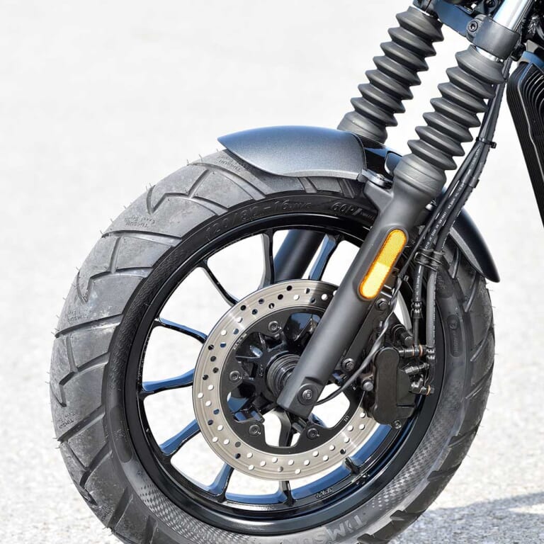 ヒョースンGV125Sボバー|正立式フロントフォーク&ブレーキディスク|ヒョースンGV125Sボバー試乗インプレッション【唯一無二! 優秀な原付二種ボバー】