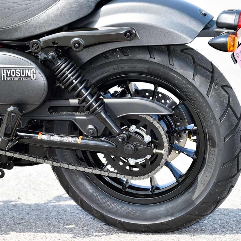 ヒョースンGV125Sボバー|リヤツインショック|ヒョースンGV125Sボバー試乗インプレッション【唯一無二! 優秀な原付二種ボバー】