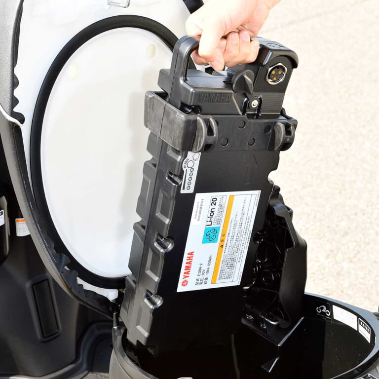 ヤマハ E-ビーノ|リチウムイオンバッテリー|ヤマハ E-ビーノ試乗インプレッション【軽さ際立つボディ! 誰もが扱える電動スクーター】