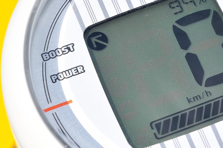 ヤマハ E-ビーノ|メーター|ヤマハ E-ビーノ試乗インプレッション【軽さ際立つボディ! 誰もが扱える電動スクーター】