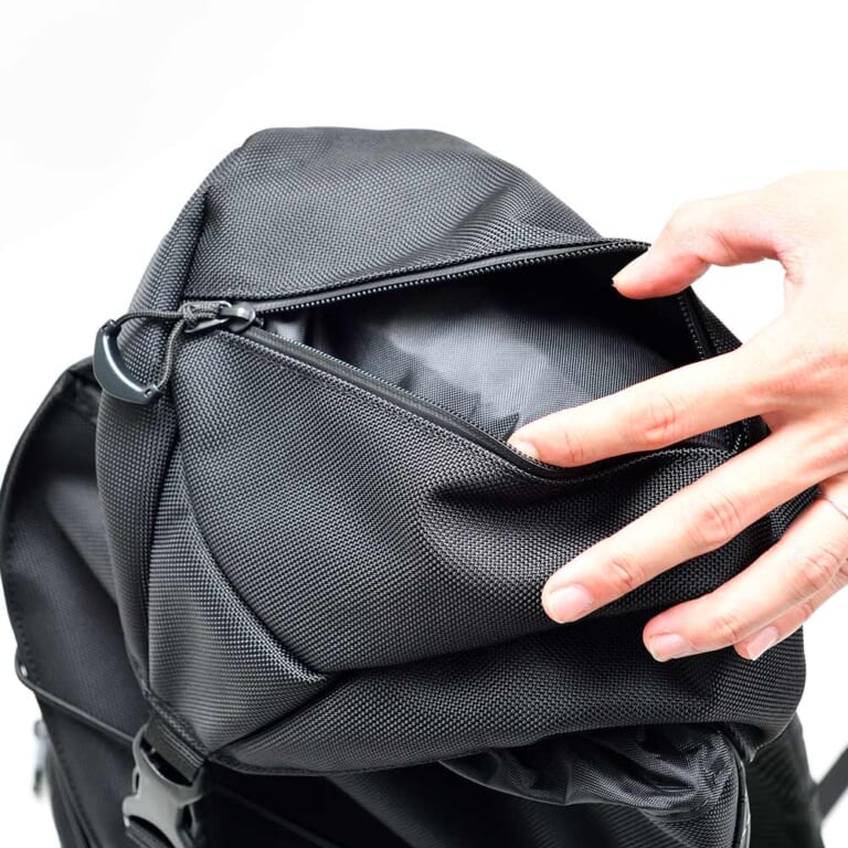 クシタニ K-3587Bバックパック|ファスナーポケット|クシタニ K-3587Bバックパック試用インプレッション【蒸れにくいバックパックに限定色登場】