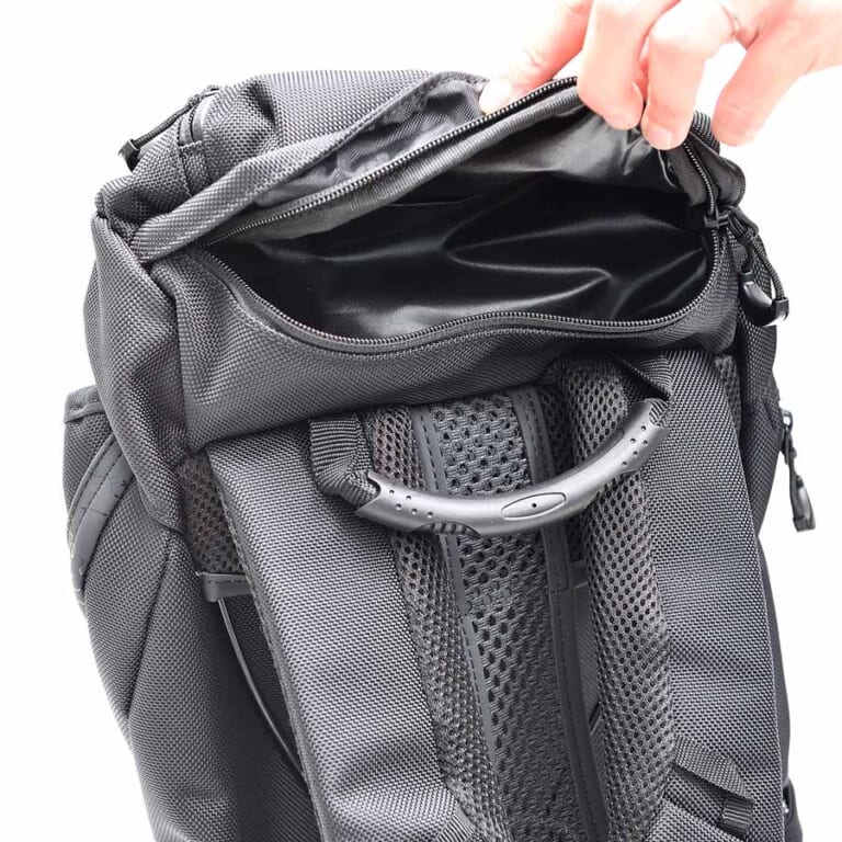 クシタニ K-3587Bバックパック|ファスナーポケット|クシタニ K-3587Bバックパック試用インプレッション【蒸れにくいバックパックに限定色登場】