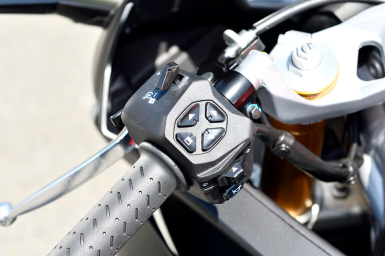 アプリリアRS660|左ハンドル|’21アプリリアRS660試乗インプレ【コレ1台でサーキットもツーリングも】