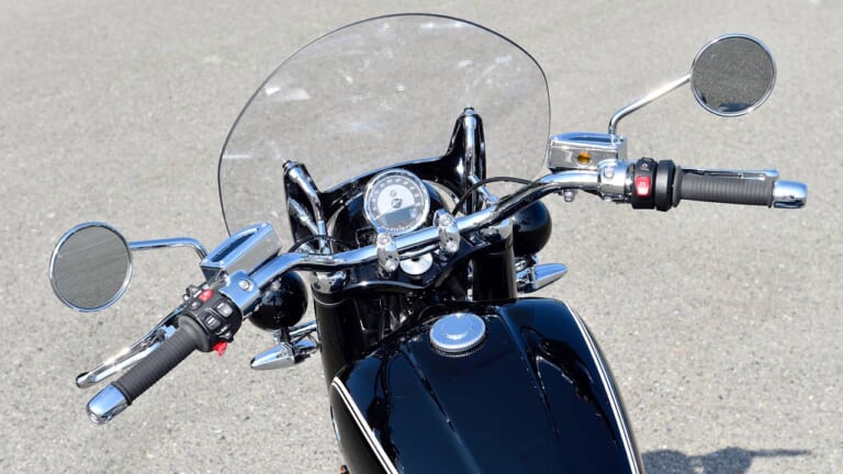 BMW R18クラシック|ハンドルまわり|’21 BMW R18クラシック試乗ショートインプレ【CLASSICにはクルーズコントロールを装備】