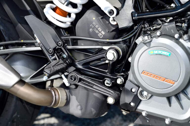 KTM390デューク|クイックシフター+|’21 KTM 390デューク試乗ショートインプレ 【クイックシフターがオプションで追加可能に】