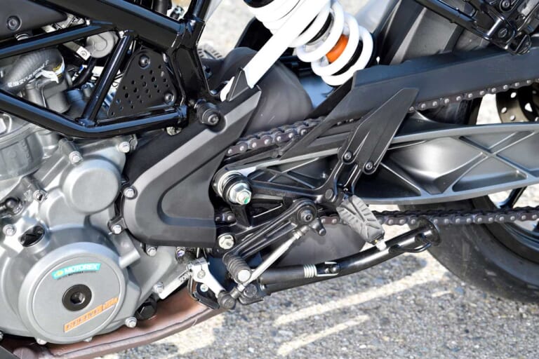 KTM390デューク|クイックシフター+|’21 KTM 390デューク試乗ショートインプレ 【クイックシフターがオプションで追加可能に】