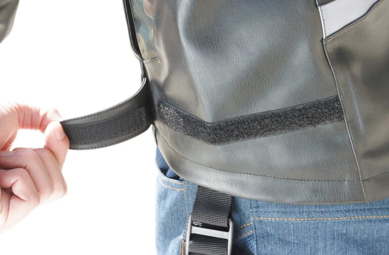 ワークマン イージス ライダースレインジャケット MT10|ベルクロアジャスター|ワークマン’21春夏新作徹底テスト#3【雨でも快適安全ライダー向けウェア×4選】