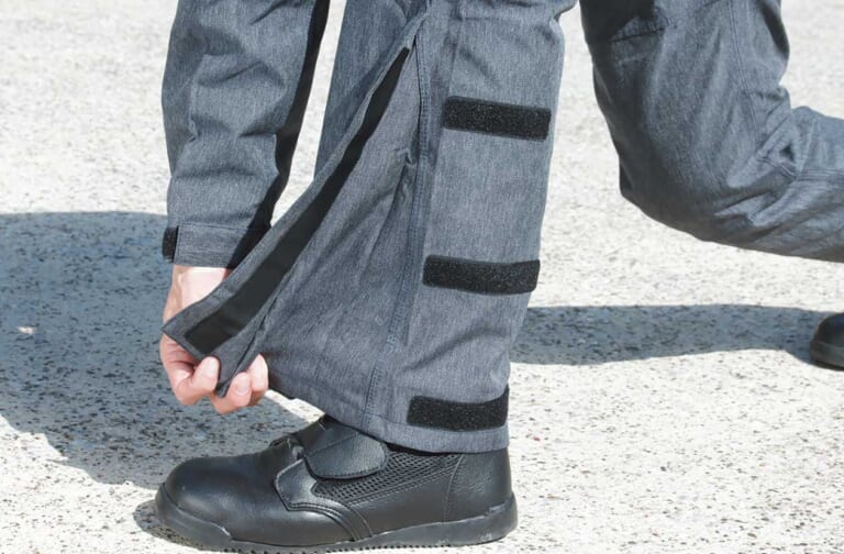 ワークマン イージス 3レイヤー透湿レインスーツ バイカーズ BR002A|膝下加工|ワークマン’21春夏新作徹底テスト#3【雨でも快適安全ライダー向けウェア×4選】