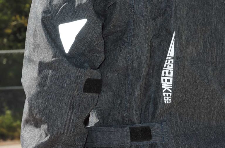 ワークマン イージス 3レイヤー透湿レインスーツ バイカーズ BR002A|リフレクタープリント|ワークマン’21春夏新作徹底テスト#3【雨でも快適安全ライダー向けウェア×4選】