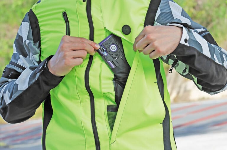 ワークマン アイスアシスト 遮熱ダブルメッシュアクティブクロスベスト WM3561|大容量ポケット|ワークマン’21春夏新作徹底テスト#3【雨でも快適安全ライダー向けウェア×4選】