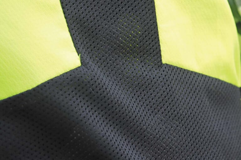 ワークマン アイスアシスト 遮熱ダブルメッシュアクティブクロスベスト WM3561|ダブルメッシュパネル|ワークマン’21春夏新作徹底テスト#3【雨でも快適安全ライダー向けウェア×4選】