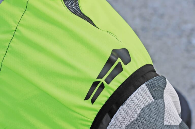 ワークマン アイスアシスト 遮熱ダブルメッシュアクティブクロスベスト WM3561|シリコンプリント|ワークマン’21春夏新作徹底テスト#3【雨でも快適安全ライダー向けウェア×4選】