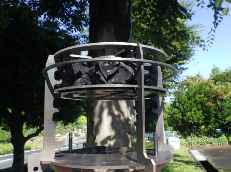 Moto Grill(モトグリル)|バイクのパーツがキャンプ用品に?! F.C.C.が自社製品を利用して焚き火台を製作