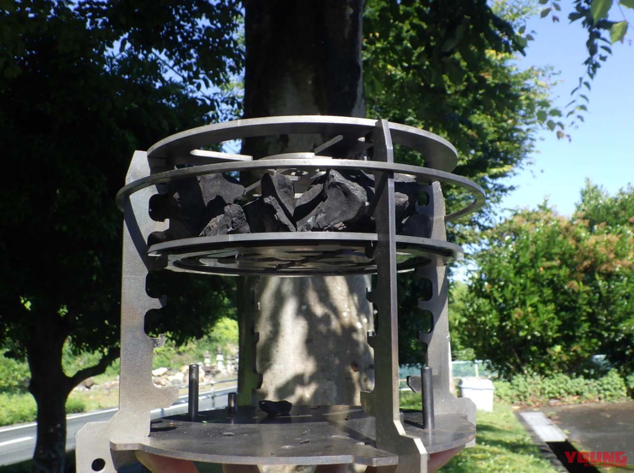 Moto Grill(モトグリル)|バイクのパーツがキャンプ用品に?! F.C.C.が自社製品を利用して焚き火台を製作