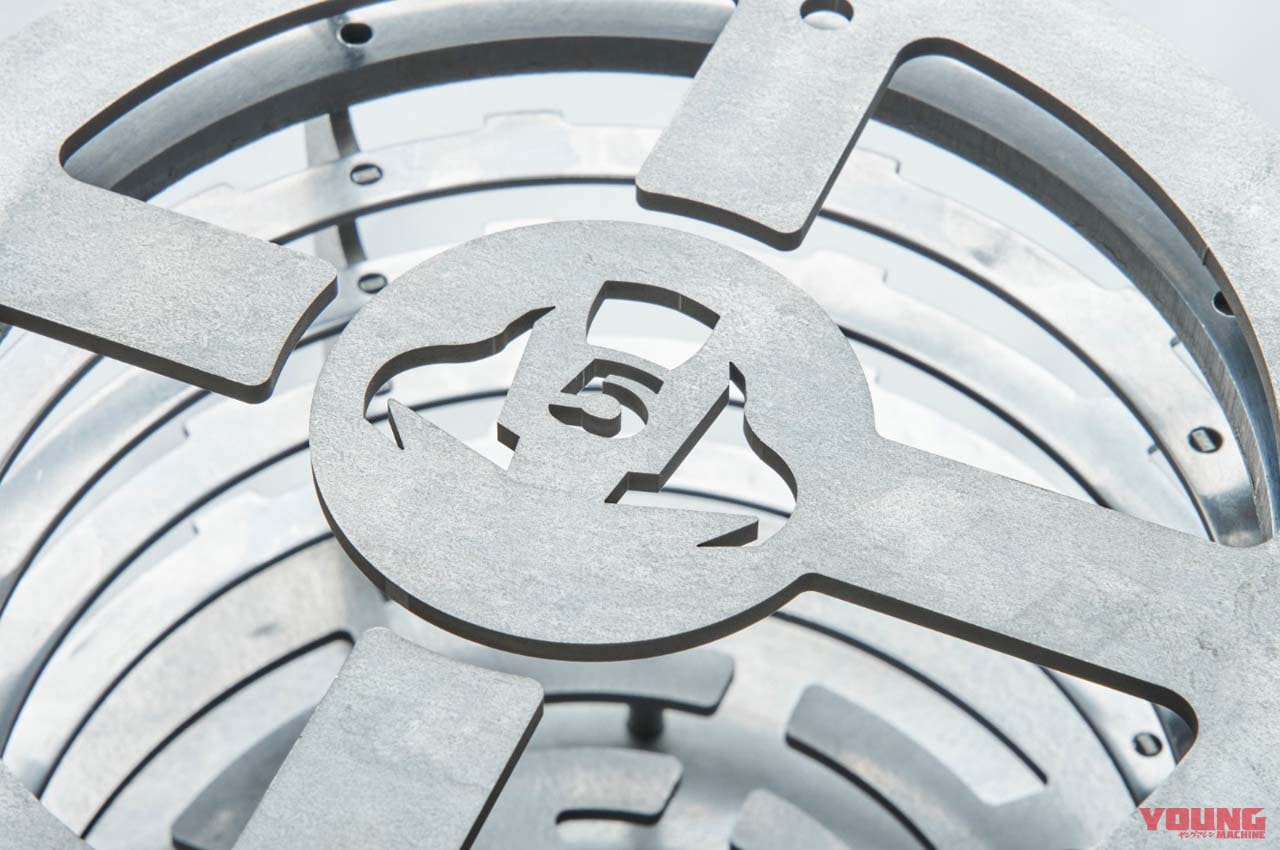 Moto Grill(モトグリル)|バイクのパーツがキャンプ用品に?! F.C.C.が自社製品を利用して焚き火台を製作