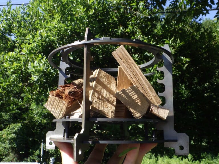 Moto Grill(モトグリル)|バイクのパーツがキャンプ用品に?! F.C.C.が自社製品を利用して焚き火台を製作