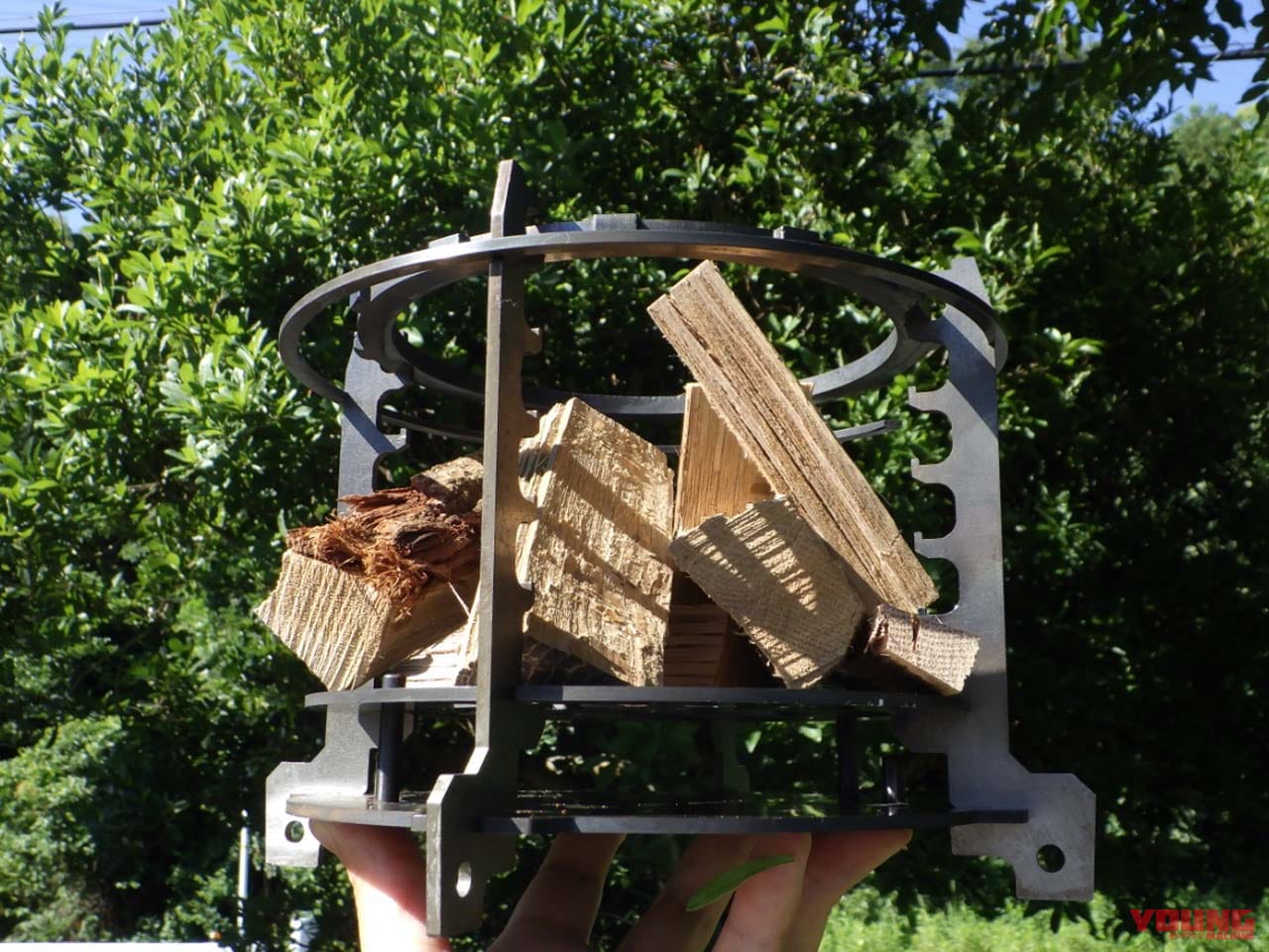 Moto Grill(モトグリル)|バイクのパーツがキャンプ用品に?! F.C.C.が自社製品を利用して焚き火台を製作