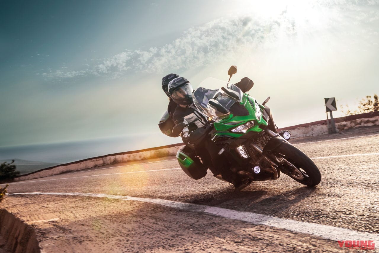 |4気筒&17インチのアドベンチャーにスカイフックをプラス! カワサキ新型「ヴェルシス1000SE」登場