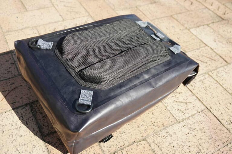 防水バックパック|タナックス MFK-255 タフザックSQ15|背面|林道ツーリングにピッタリの高機能なバックパック×11選〈前編〉