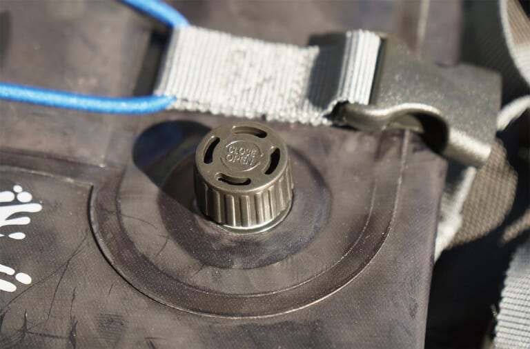 防水バックパック|タナックス MFK-255 タフザックSQ15|エアーバルブ|林道ツーリングにピッタリの高機能なバックパック×11選〈前編〉