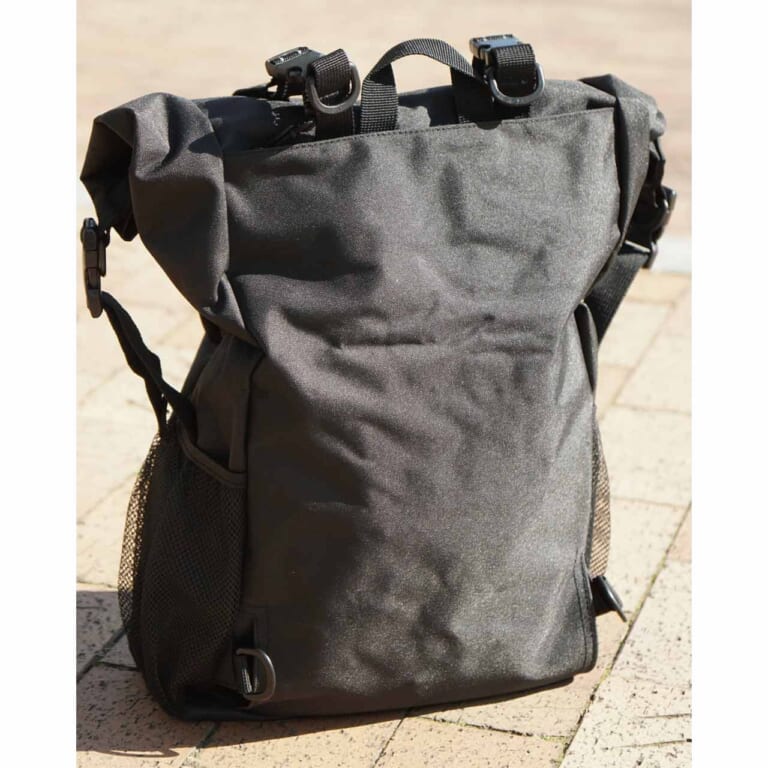 防水バックパック|コミネ SA-208 ウォータープルーフライディングバッグ 20|スタッフバッグ化|林道ツーリングにピッタリの高機能なバックパック×11選〈前編〉