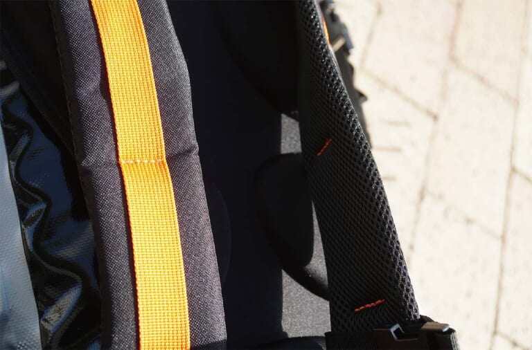 防水バックパック|カッパ WA402Sウォータープルーフバックパック|ショルダーストラップ|林道ツーリングにピッタリの高機能なバックパック×11選〈前編〉