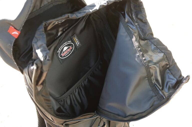 レインカバー付きバックパック|クシタニ K-3587バックパック|メイン気室|林道ツーリングにピッタリの高機能なバックパック×11選〈後編〉