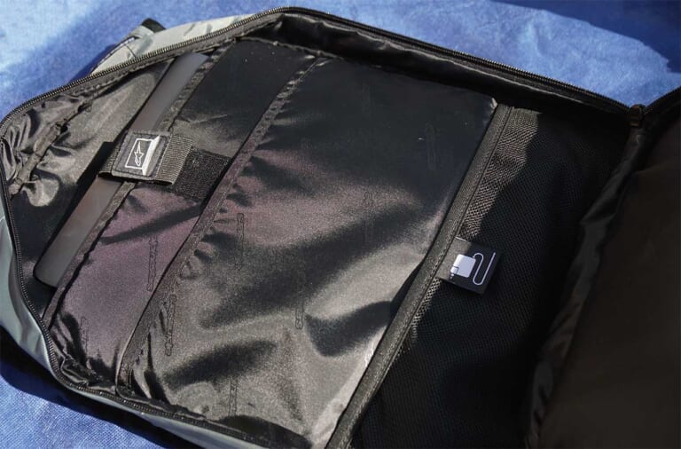 レインカバー付きバックパック|アルパインスターズ CITY HUNTERバックパック|モバイルポケット|林道ツーリングにピッタリの高機能なバックパック×11選〈後編〉