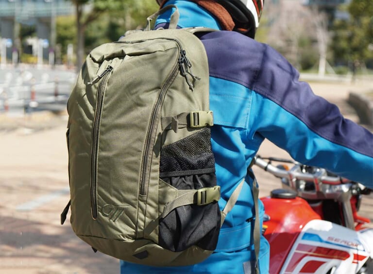 レインカバー付きバックパック|ゴールドウイン GSM27011 X-OVERデイパック27|林道ツーリングにピッタリの高機能なバックパック×11選〈後編〉