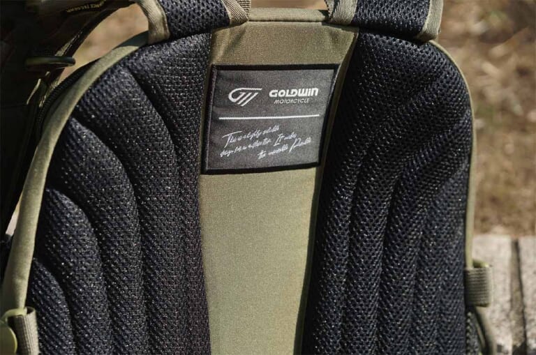 レインカバー付きバックパック|ゴールドウイン GSM27011 X-OVERデイパック27|背面パッド|林道ツーリングにピッタリの高機能なバックパック×11選〈後編〉