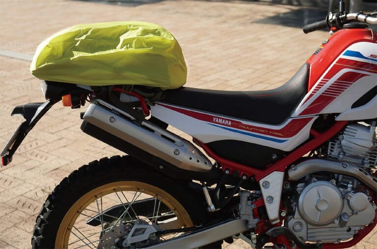 レインカバー付きバックパック|ゴールドウイン GSM27011 X-OVERデイパック27|レインカバー|シートバッグ|林道ツーリングにピッタリの高機能なバックパック×11選〈後編〉