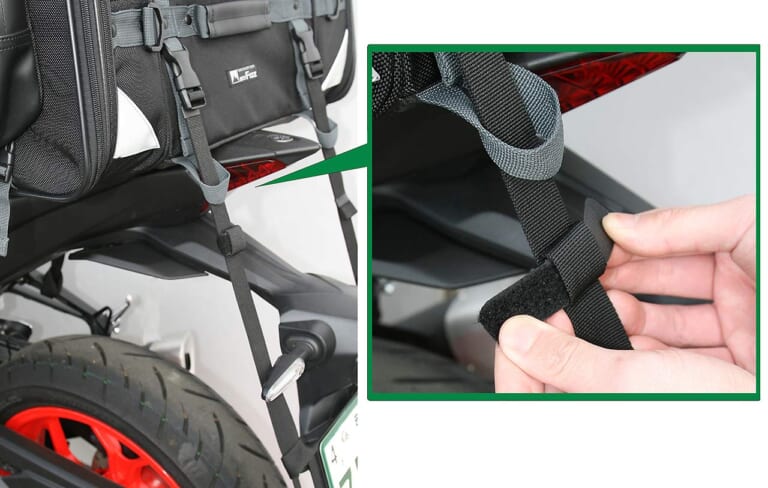 シートバッグ|タナックス モトフィズ アーバンブルーシリーズ|シート固定ベルト|タナックスからキャンプ/街乗り/林道にも映える新機能搭載シートバッグ発売〈アーバンブルーシリーズ〉