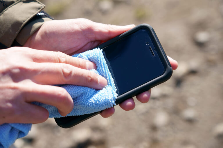 撥水&静電気抑制コーティング剤|ヤザワ スタティックガード ボディ用|スマホ使用例|静電気抑制/撥水のW効果を持つコーティング剤「スタティックガード」【静電気が巻き起こす問題を解消】