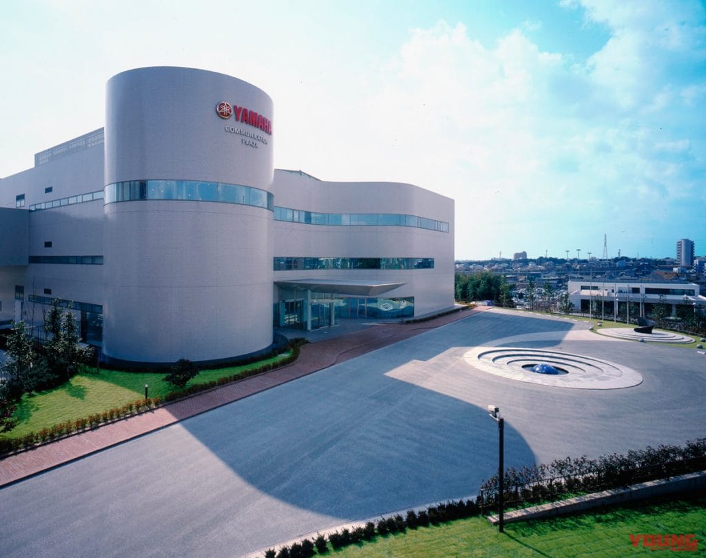 コミュニケーションプラザ(ヤマハ発動機本社敷地内)|ドラマや漫画だけじゃない聖地巡礼、バイクにもあるぞ!【ホンダ・ヤマハ編】