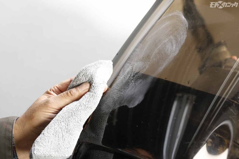 デイトナ スクリーンクリーナー|施工|汚れ取りと磨き込みの合わせ技でさらに輝く外装パーツ〈デイトナ磨きケミカルカタログ×3選〉