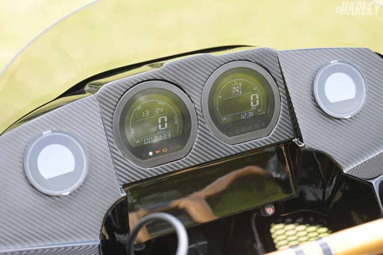 ハーレーダビッドソン FLHRロードキング|フォレストウイングカスタム|KOSO製多機能メーター|FLHRロードキングベースのパフォーマンスバガー【理想のカスタムハーレーをゲット!】