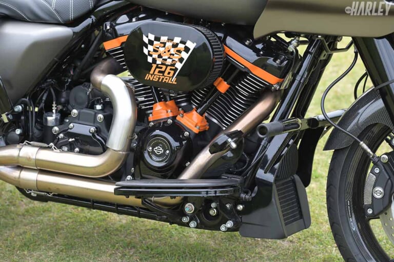 ハーレーダビッドソン FLHRロードキング|フォレストウイングカスタム|エンジン|FLHRロードキングベースのパフォーマンスバガー【理想のカスタムハーレーをゲット!】