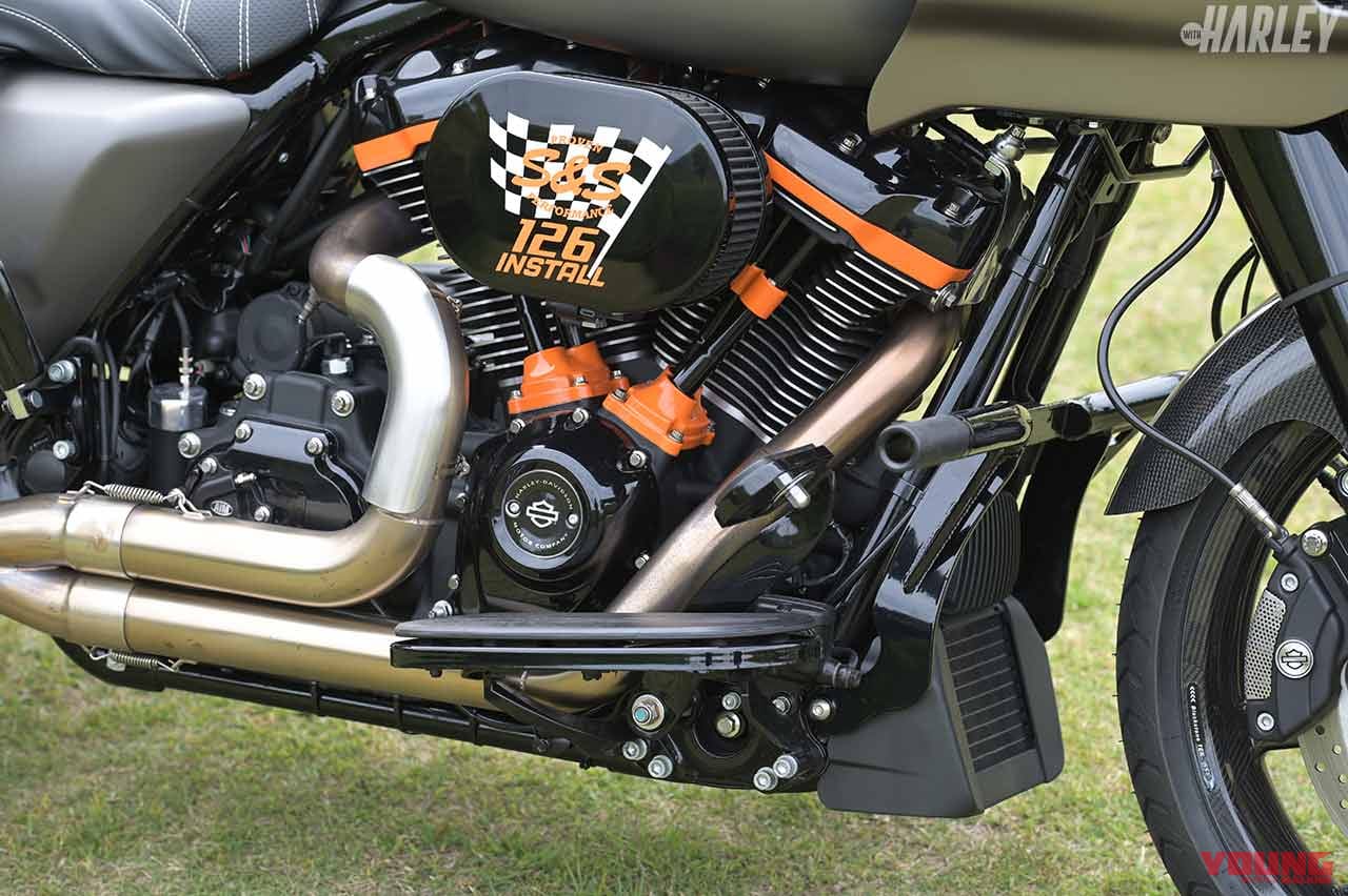 ハーレーダビッドソン FLHRロードキング|フォレストウイングカスタム|エンジン|FLHRロードキングベースのパフォーマンスバガー【理想のカスタムハーレーをゲット!】