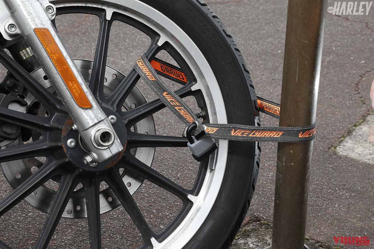 盗難防止ロック|ミツバサンコーワ バイスガードエア|ホイールと柱をつなぐ|ポケットにも収まるコンパクトな盗難防止ロック〈ミツバサンコーワ バイスガードシリーズ〉