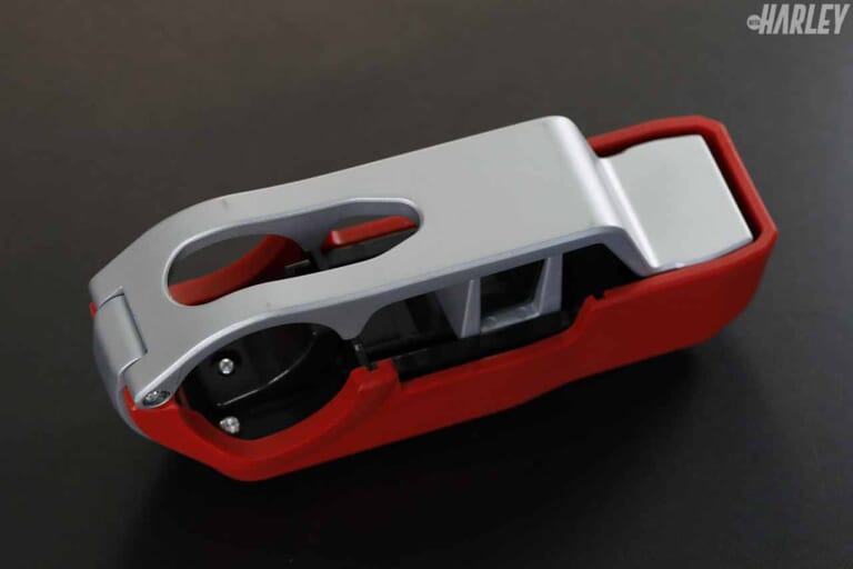 盗難防止ロック|ミツバサンコーワ ガードッグ・バイスガードII|裏側|ポケットにも収まるコンパクトな盗難防止ロック〈ミツバサンコーワ バイスガードシリーズ〉