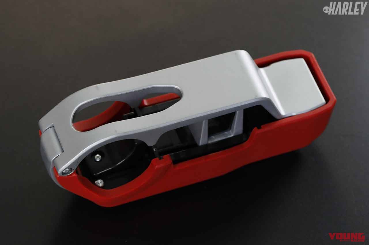 盗難防止ロック|ミツバサンコーワ ガードッグ・バイスガードII|裏側|ポケットにも収まるコンパクトな盗難防止ロック〈ミツバサンコーワ バイスガードシリーズ〉