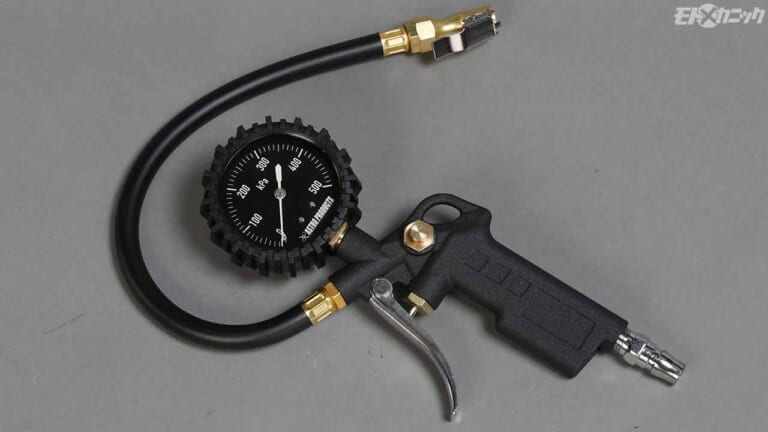 アストロプロダクツ|AP エアタイヤゲージ蓄光タイプ TG102|リーズナブルな価格で人気のアストロプロダクツ製品〈バイク向けおすすめ工具×5選〉