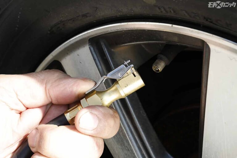 アストロプロダクツ|AP エアタイヤゲージ蓄光タイプ TG102|リーズナブルな価格で人気のアストロプロダクツ製品〈バイク向けおすすめ工具×5選〉