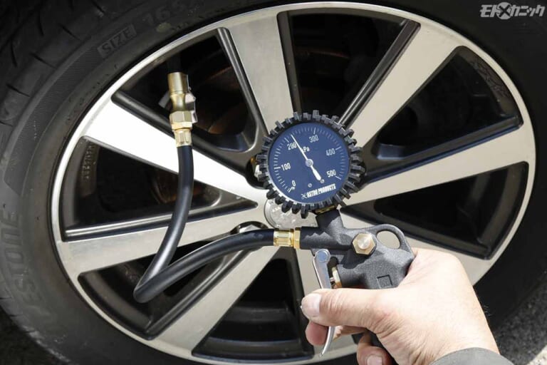 アストロプロダクツ|AP エアタイヤゲージ蓄光タイプ TG102|リーズナブルな価格で人気のアストロプロダクツ製品〈バイク向けおすすめ工具×5選〉