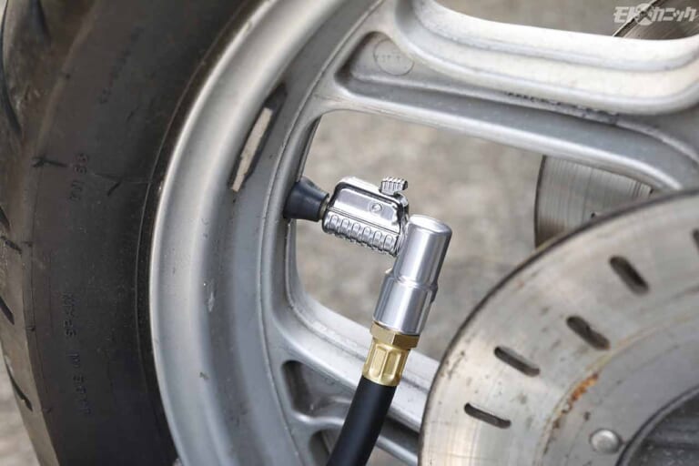 アストロプロダクツ|AP ワンタッチタイヤチャック ロングフレックス|リーズナブルな価格で人気のアストロプロダクツ製品〈バイク向けおすすめ工具×5選〉