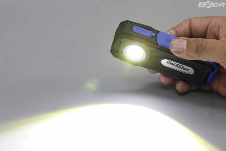 ストレート|充電式 LEDライト|メインLED照射|カユいところに手が届く、ストレートのバイク向けおすすめ便利工具×5選