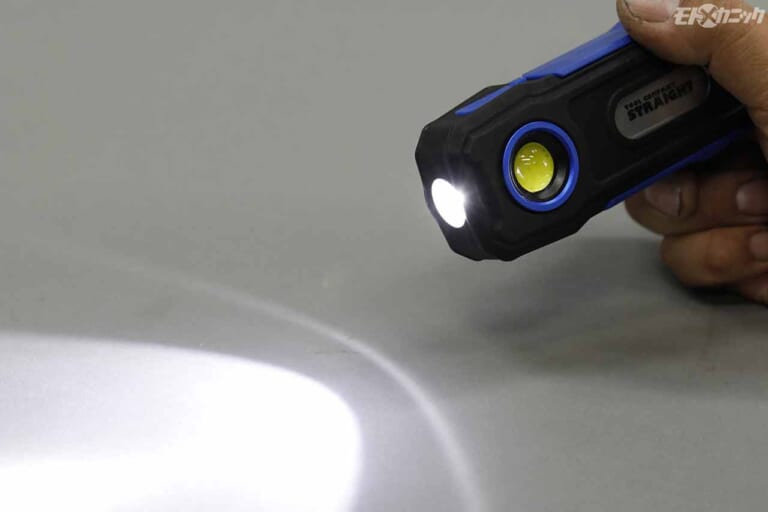 ストレート|充電式 LEDライト|スポット光照射|カユいところに手が届く、ストレートのバイク向けおすすめ便利工具×5選