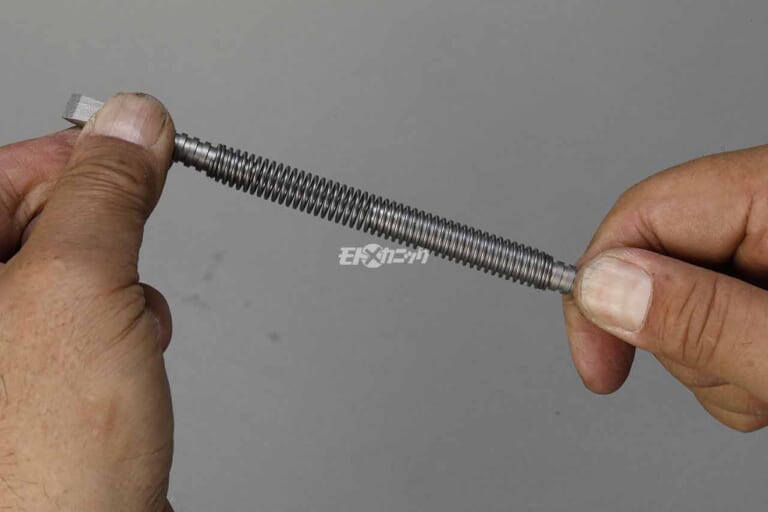 スプリングツール ハンマーレスセンターポンチ|工具専門ショップの個性光るオリジナルツール×6選〈かっこよくて/とんがった/間違いのない工具〉